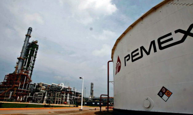 Pemex renegocia contratos