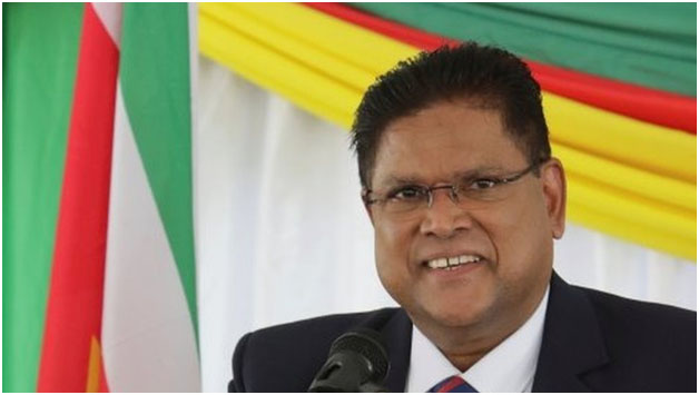 El Presidente de Surinam confirma el primer petróleo para el 2025