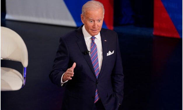 Joe Biden y Joe Manchin hablan sobre acuerdo climático