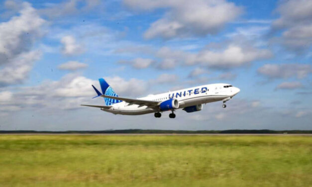 United Airlines realiza el primer vuelo de prueba con combustible “sostenible”