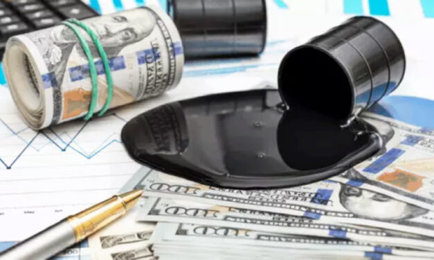 El petróleo cayó debido a un dólar más fuerte