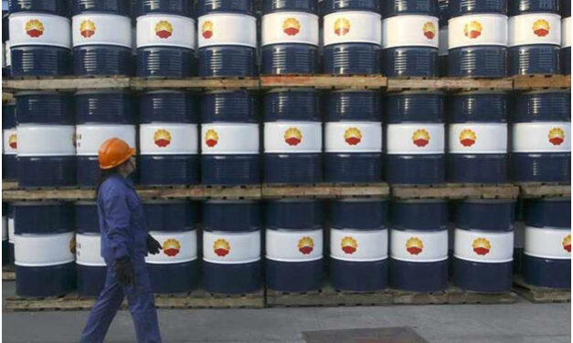 Gobierno chino sanciona a PetroChina por comercio ilegal de crudo