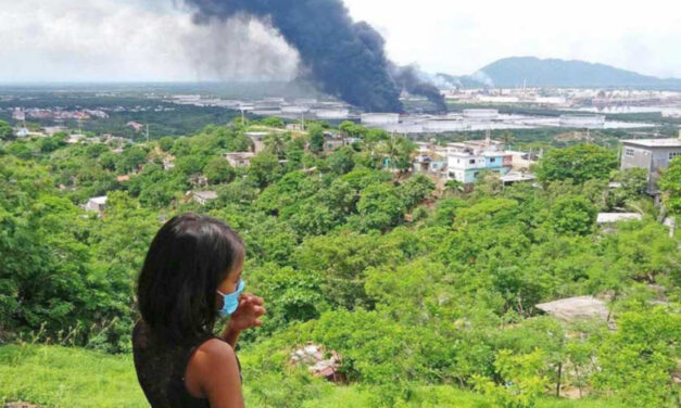 Incendio en refinería de Pemex en Salina Cruz