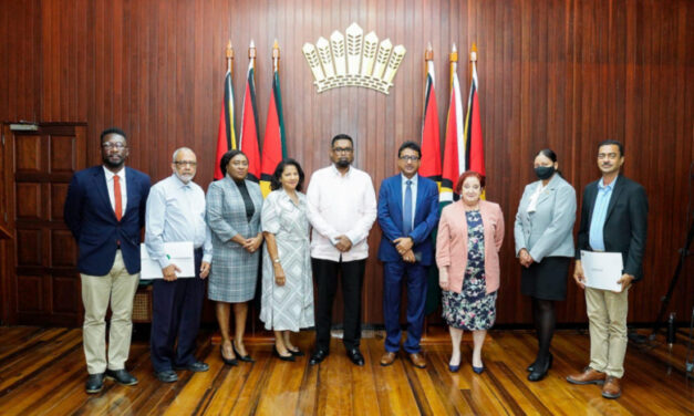 Guyana controla los activos de los titulares de cargos públicos