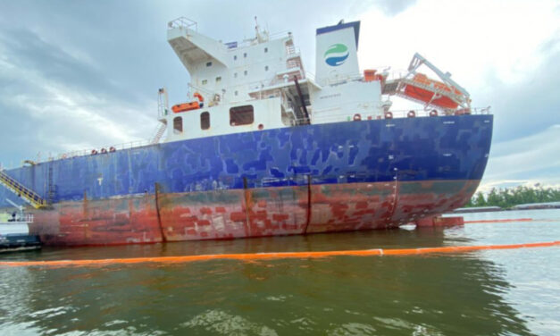 US Coast Guard actuó en un derrame de petróleo en el Mississippi
