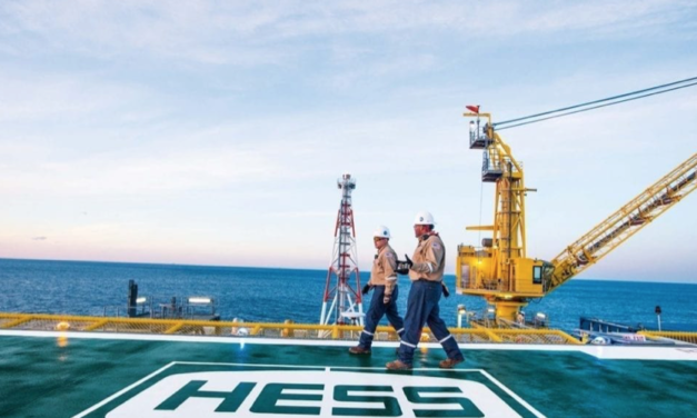 Hess enfrenta tres demandas
