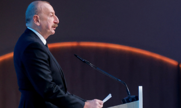 Aliyev critica a los críticos