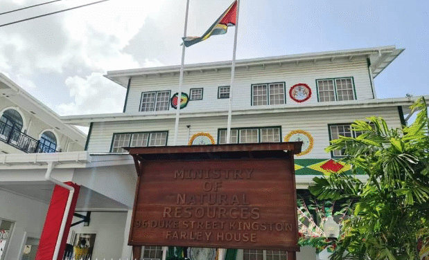 Guyana disputa 214 MM$ con Exxon