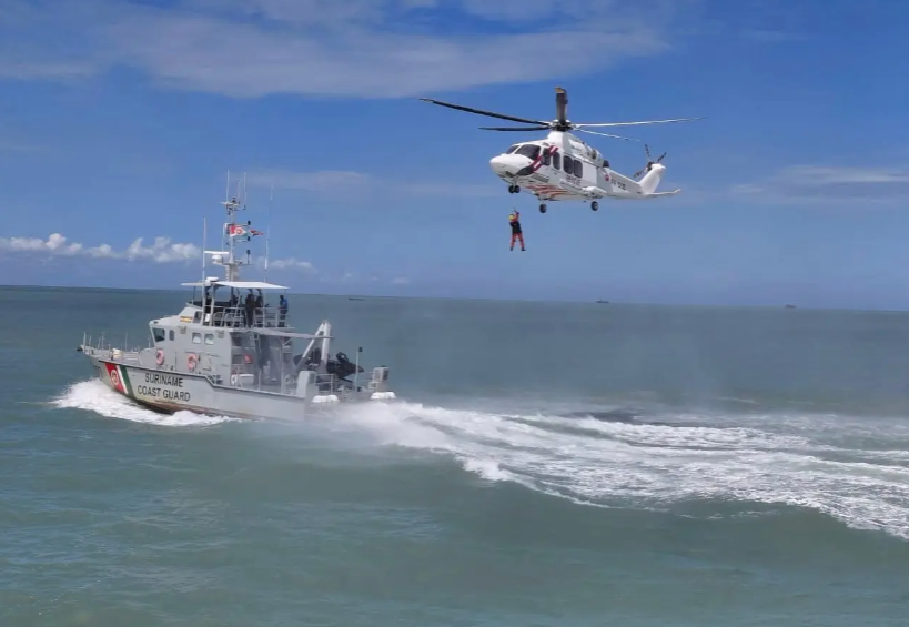 Rescate con helicópteros en Surinam